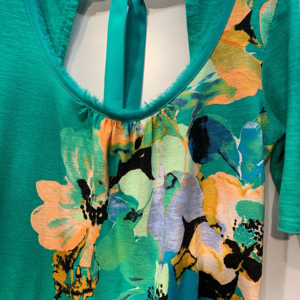 Akemi and Kin Top